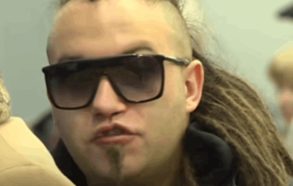 'ČUVA GA VELJA NEVOLJA, PLAŠI ME': Rasta je <span style='color:red;'><b>izašao iz ZATVORA</b></span>, a evo kako reaguju njegove KOMŠIJE 'Nikad nije sam, deluju kao MUTNI TIPOVI'